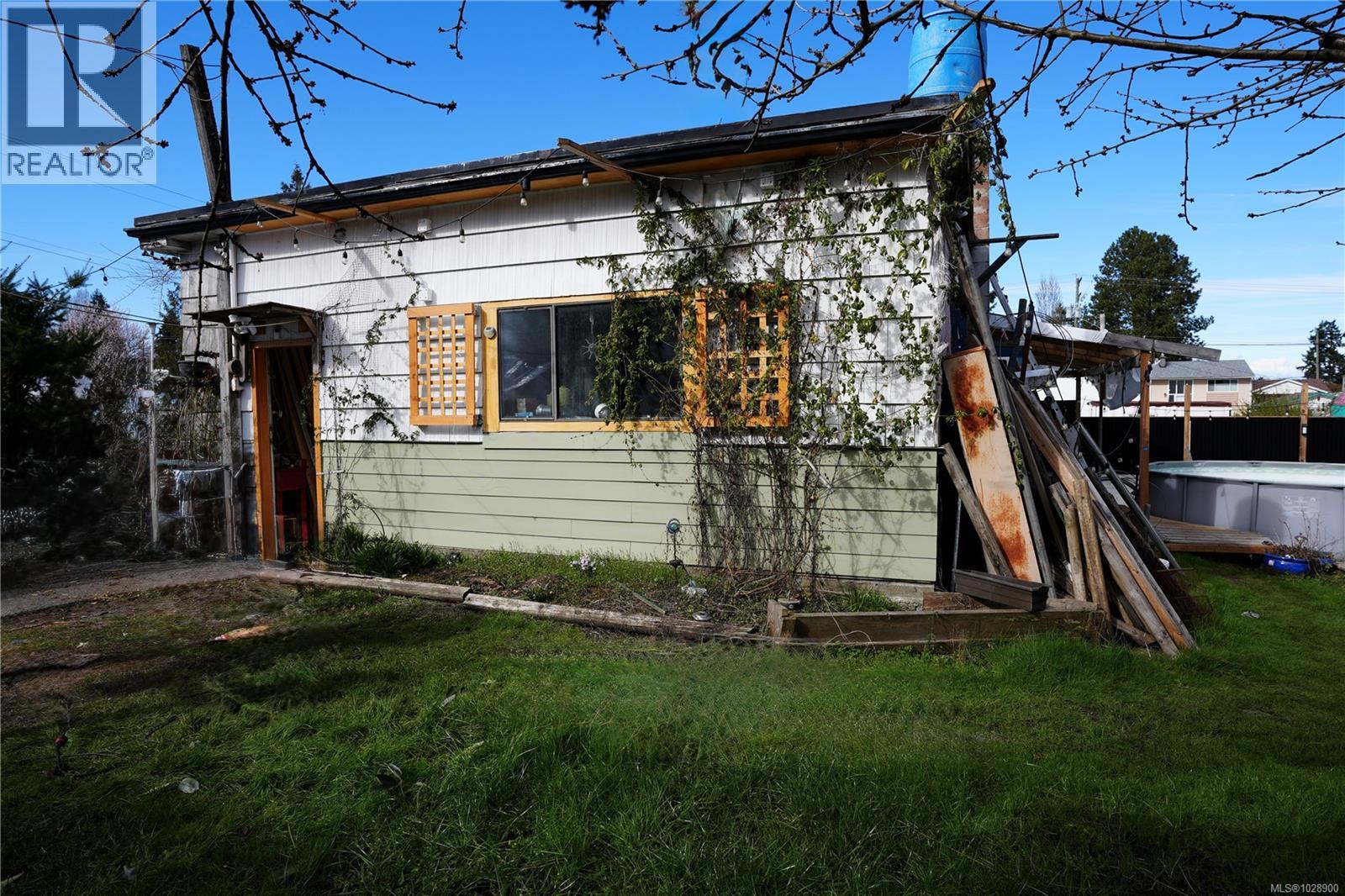 1092 ST. DAVID CRES - 8