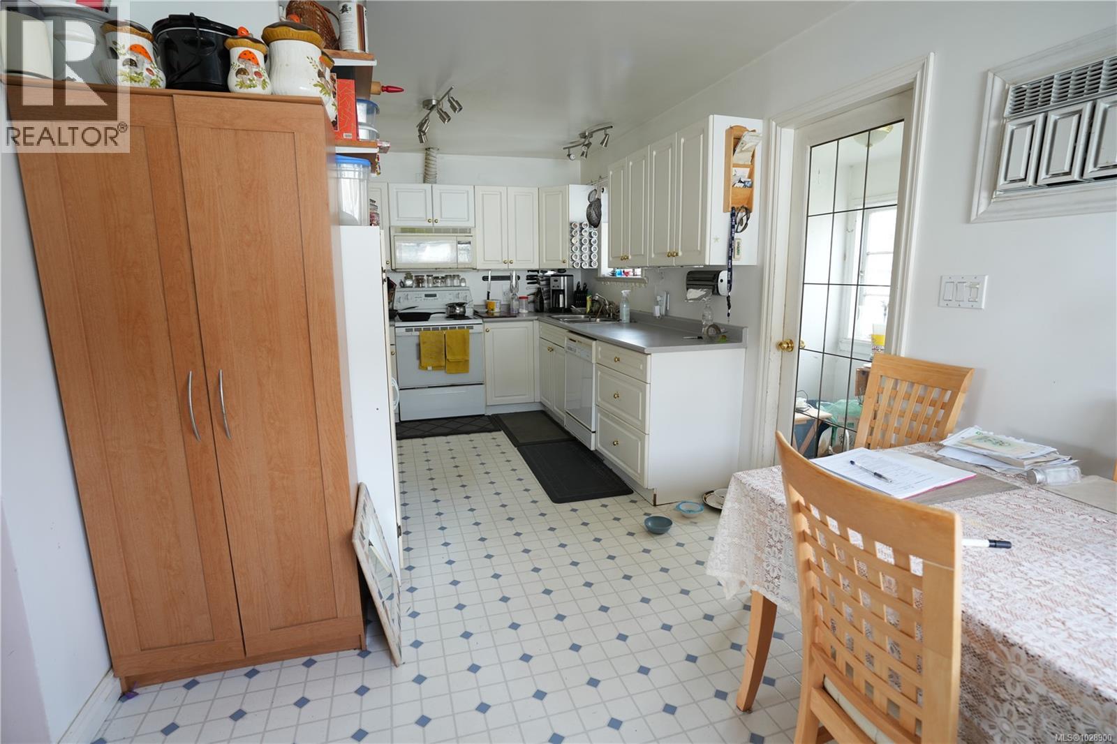 1092 ST. DAVID CRES - 11