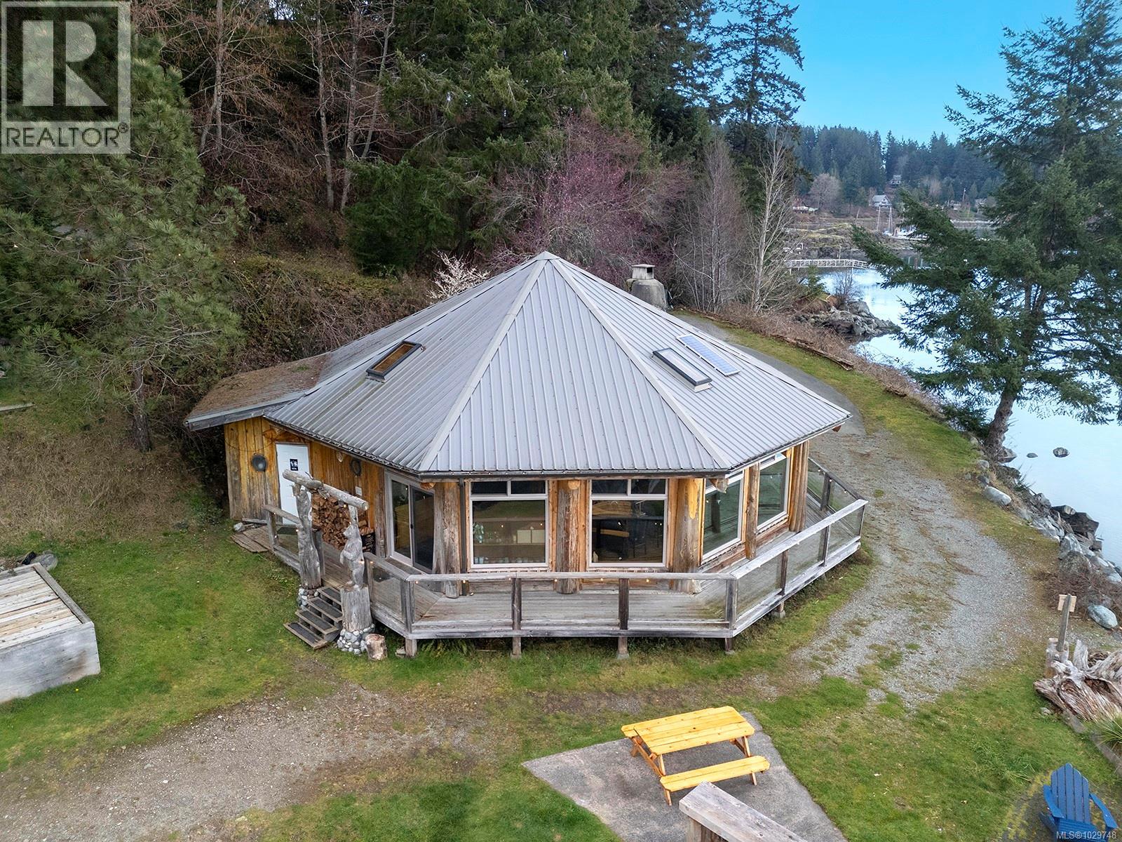 774 Cliffe Rd, Quadra Island