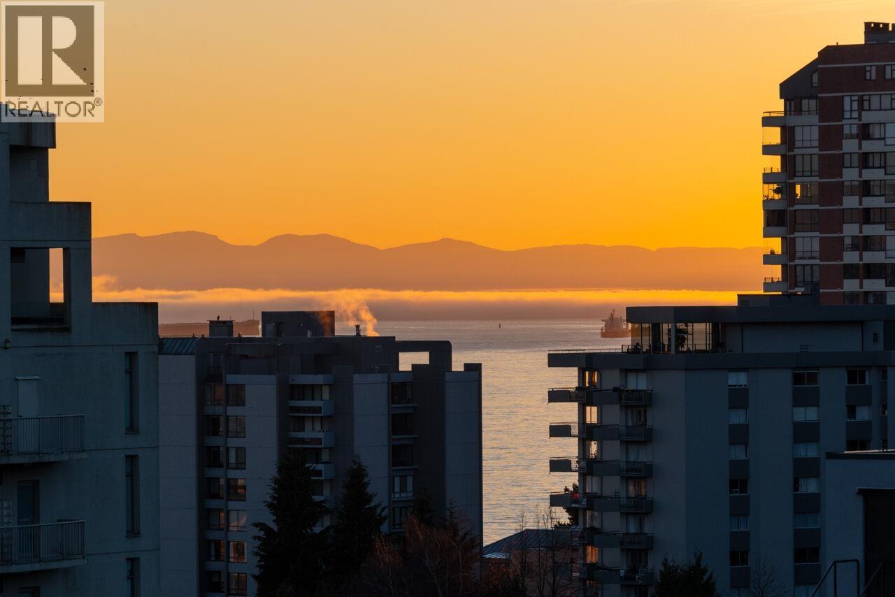 9 1717 DUCHESS AVENUE, West Vancouver