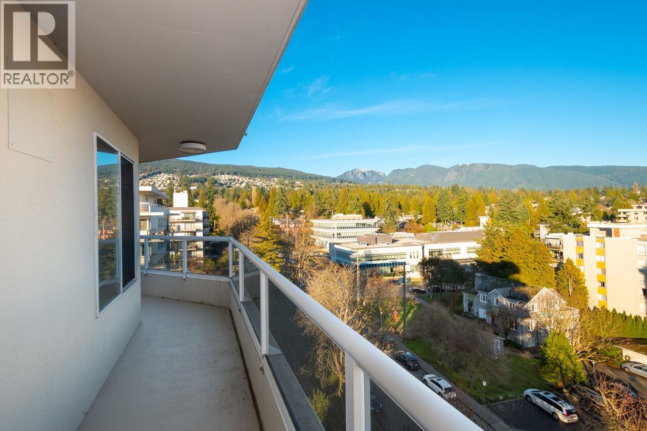 9 1717 DUCHESS AVENUE, West Vancouver