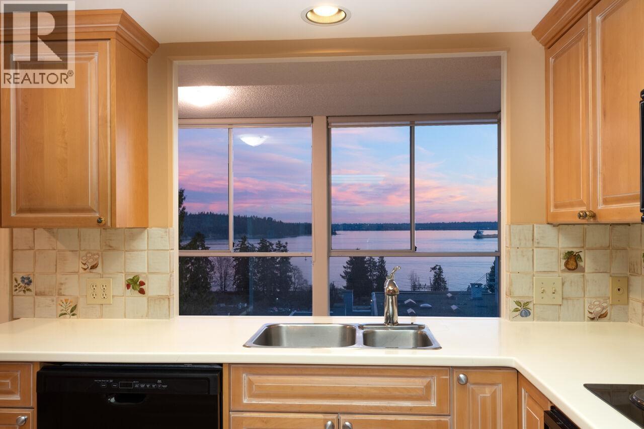 9 1717 DUCHESS AVENUE, West Vancouver