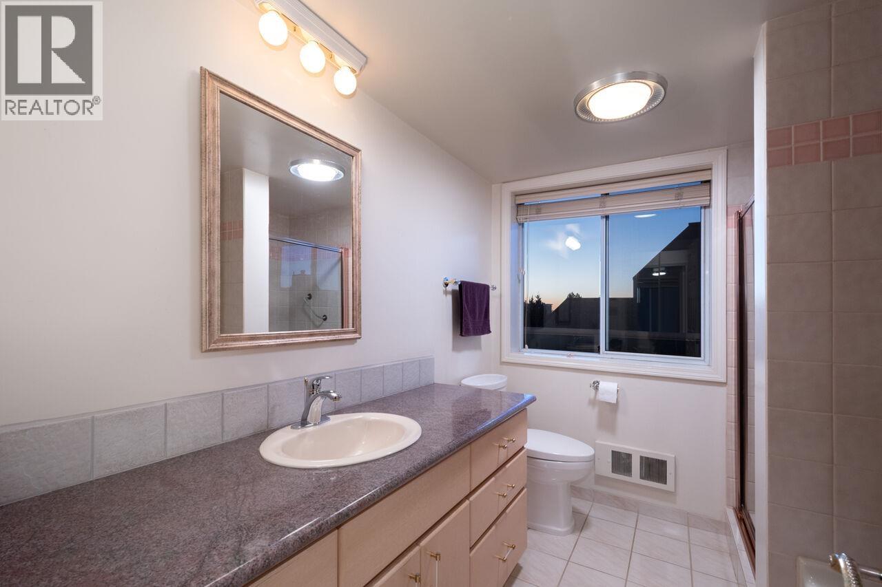 9 1717 DUCHESS AVENUE, West Vancouver