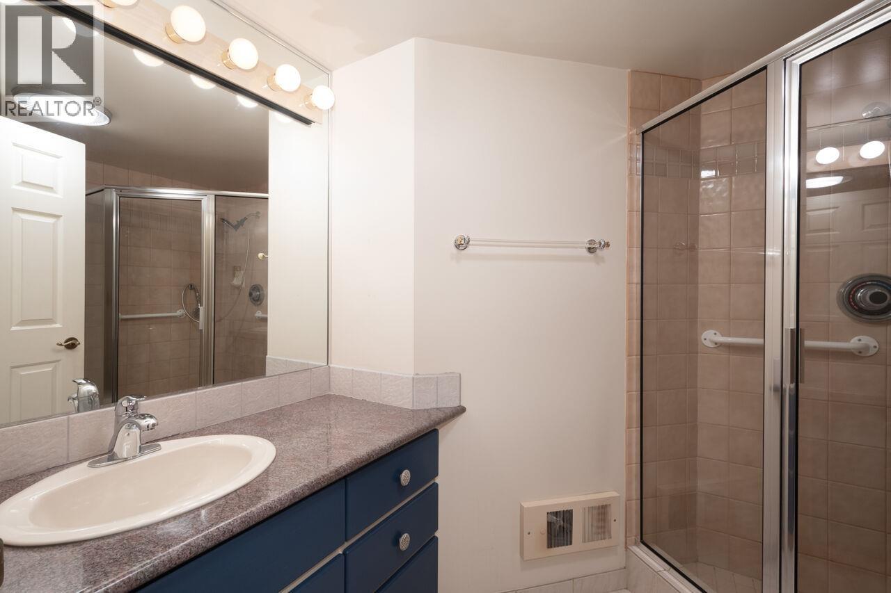 9 1717 DUCHESS AVENUE, West Vancouver