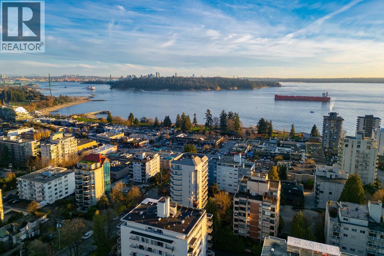 9 1717 DUCHESS AVENUE, West Vancouver