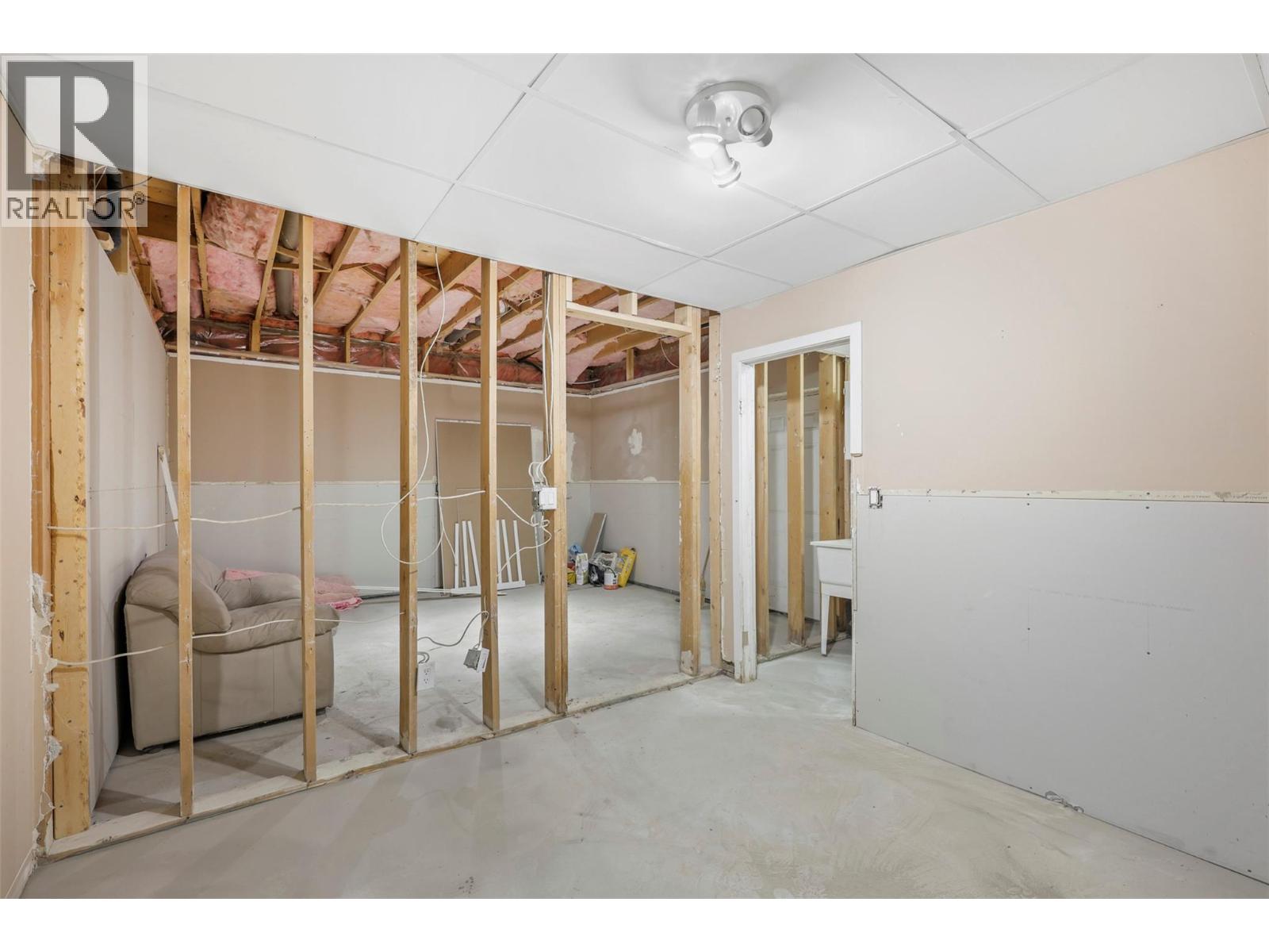  2156 VAN HORNE Drive, Kamloops