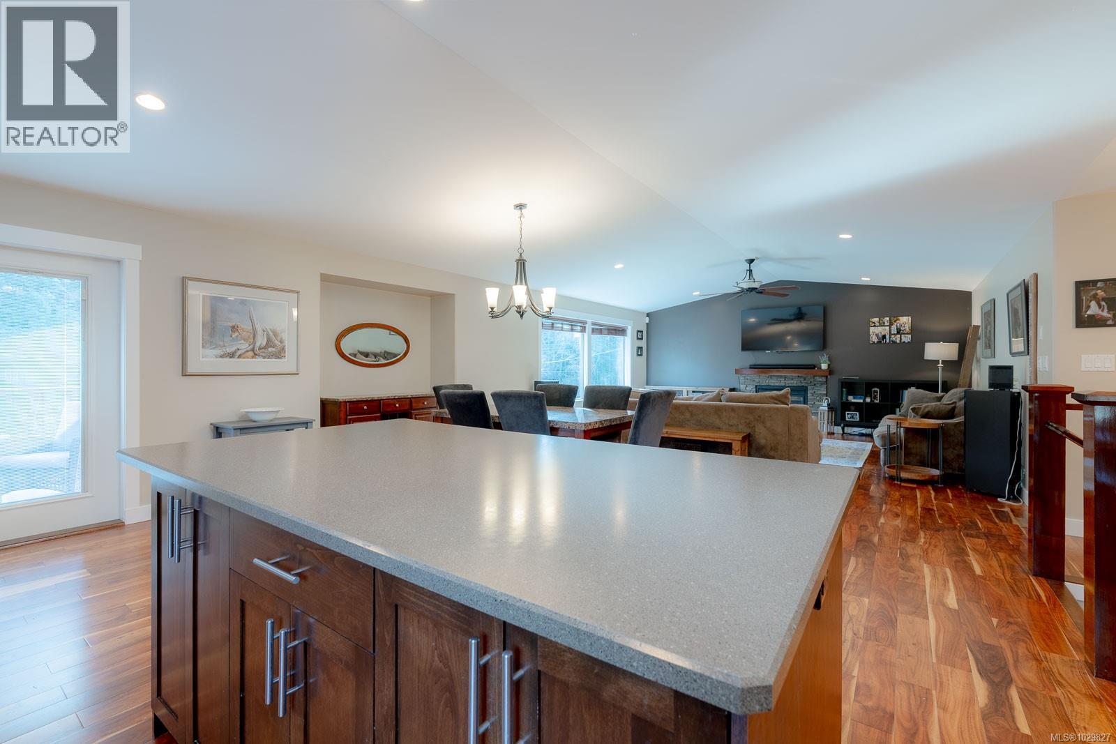 3050 CHARLES ST - 19