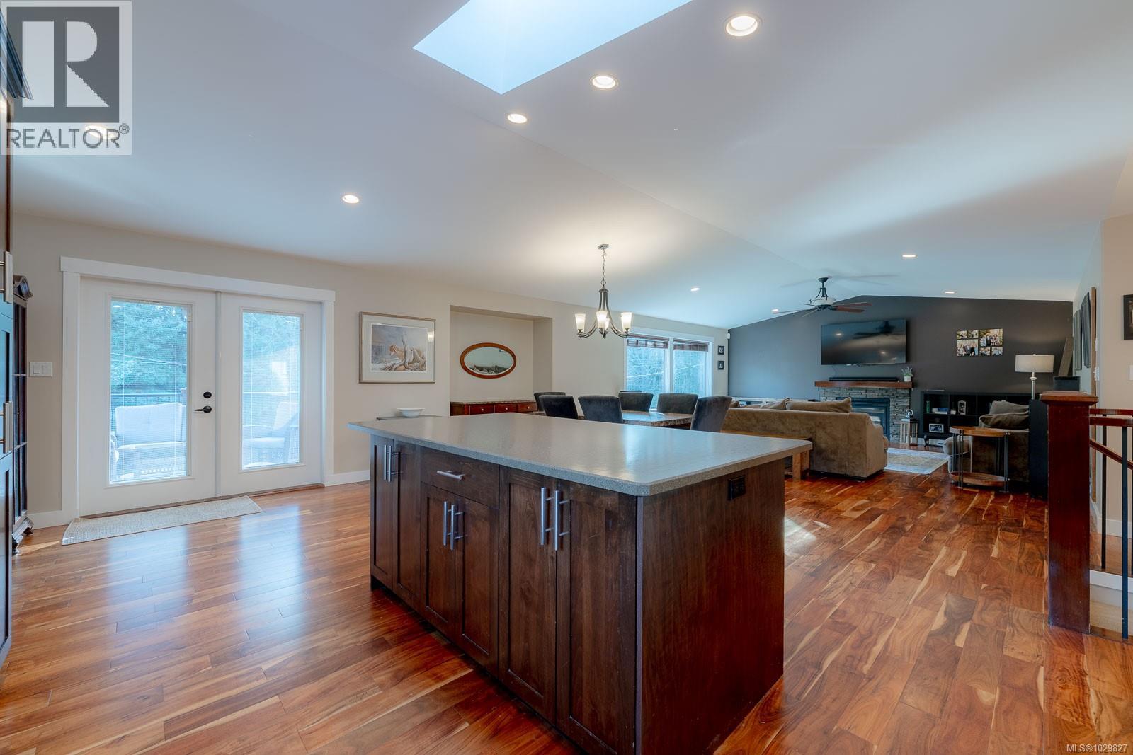 3050 CHARLES ST - 20