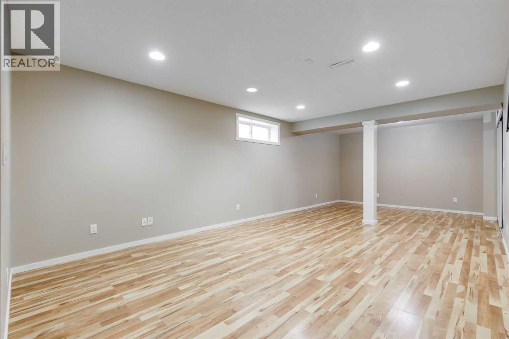 Single Family House for Sale in  New Brighton Manor SE New Brighton Calgary 