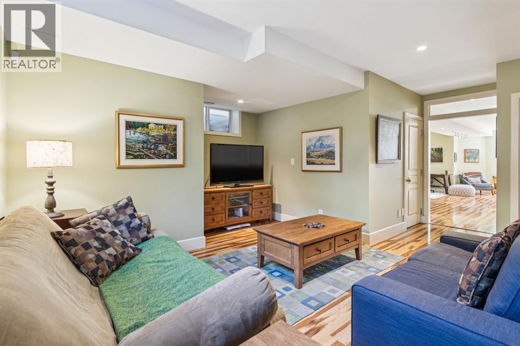 Single Family House for Sale in   Avenue NW West Hillhurst Calgary 