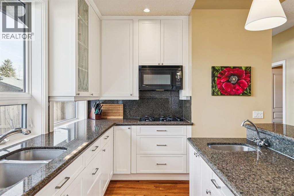 Single Family House for Sale in   Avenue NW West Hillhurst Calgary 