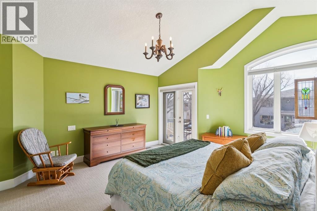 Single Family House for Sale in   Avenue NW West Hillhurst Calgary 