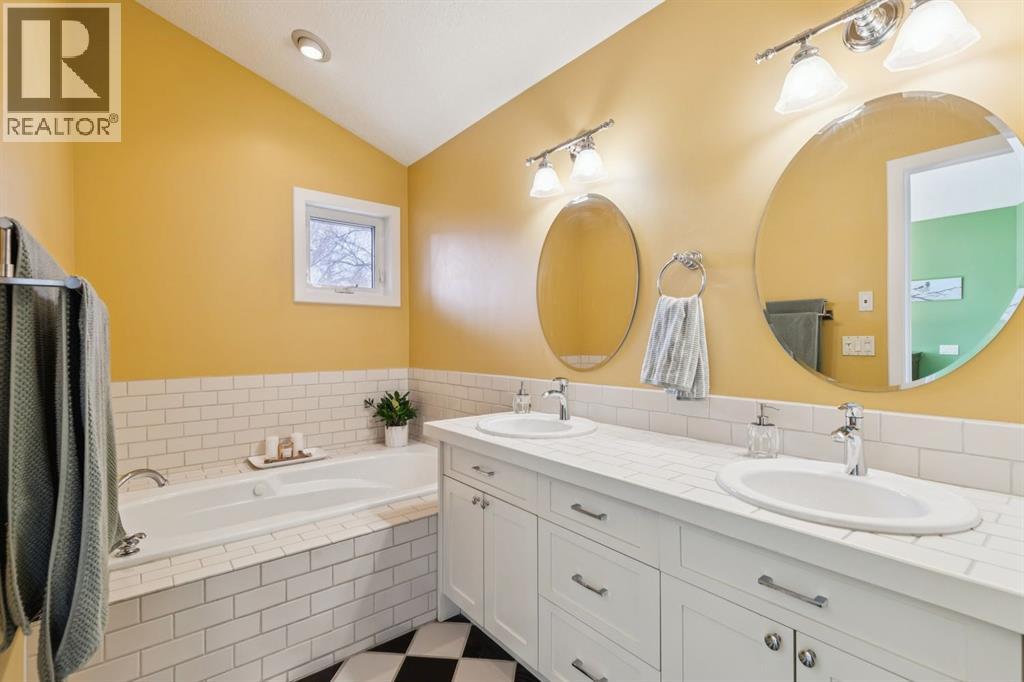 Single Family House for Sale in   Avenue NW West Hillhurst Calgary 