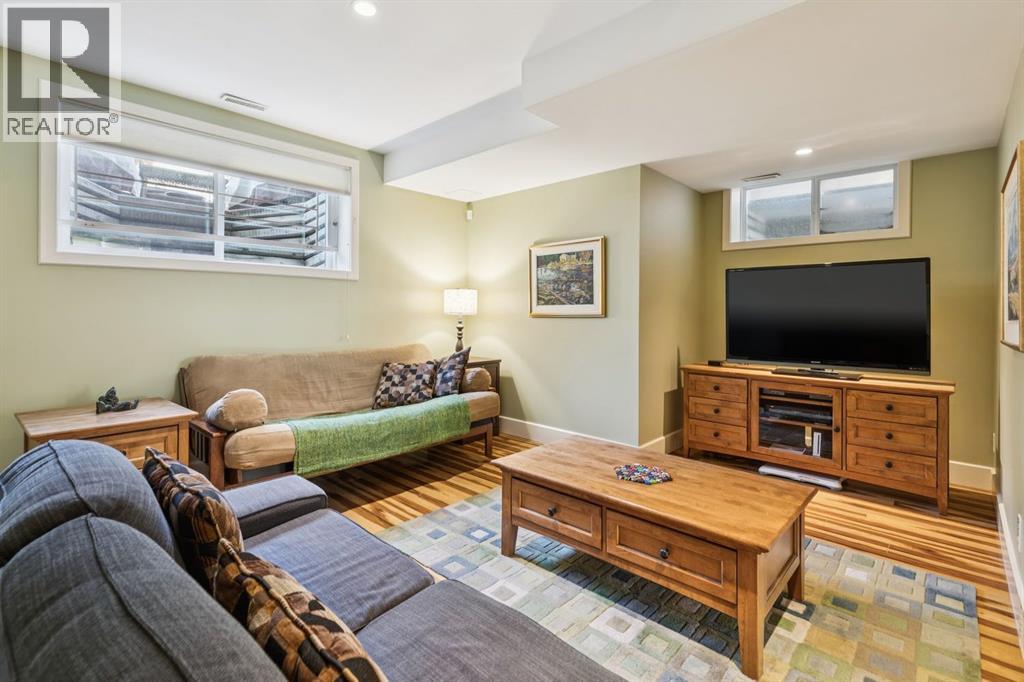 Single Family House for Sale in   Avenue NW West Hillhurst Calgary 