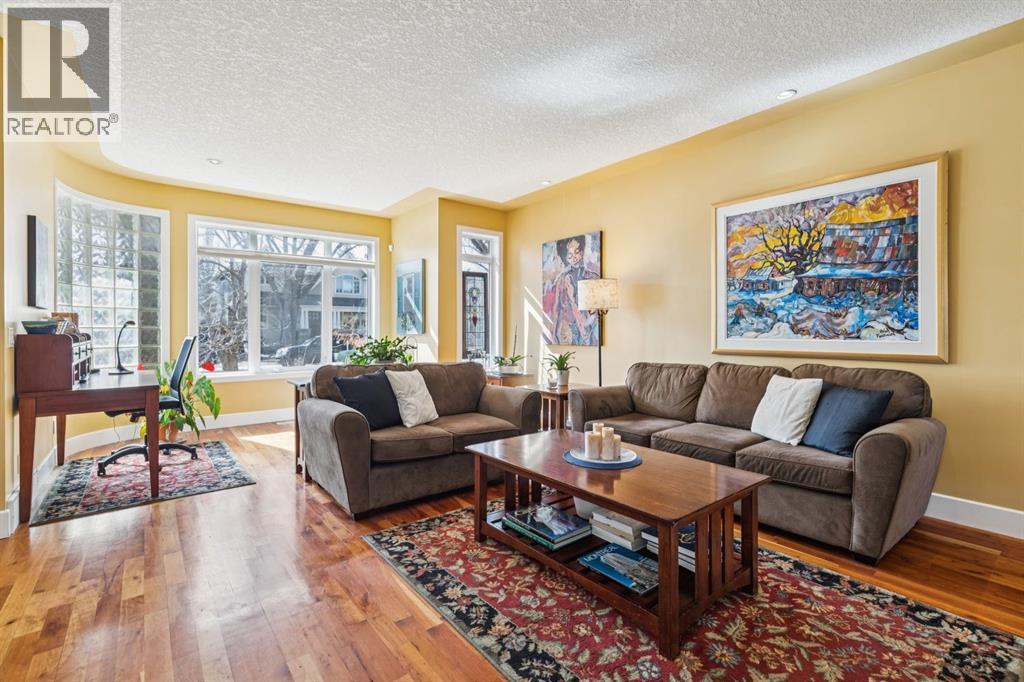 Single Family House for Sale in   Avenue NW West Hillhurst Calgary 