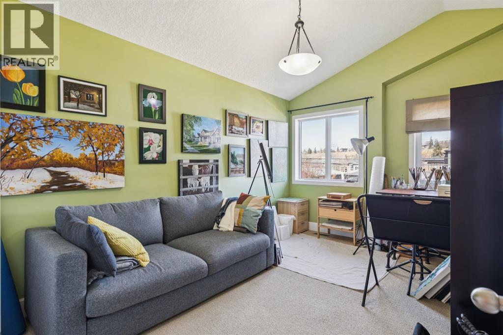 Single Family House for Sale in   Avenue NW West Hillhurst Calgary 