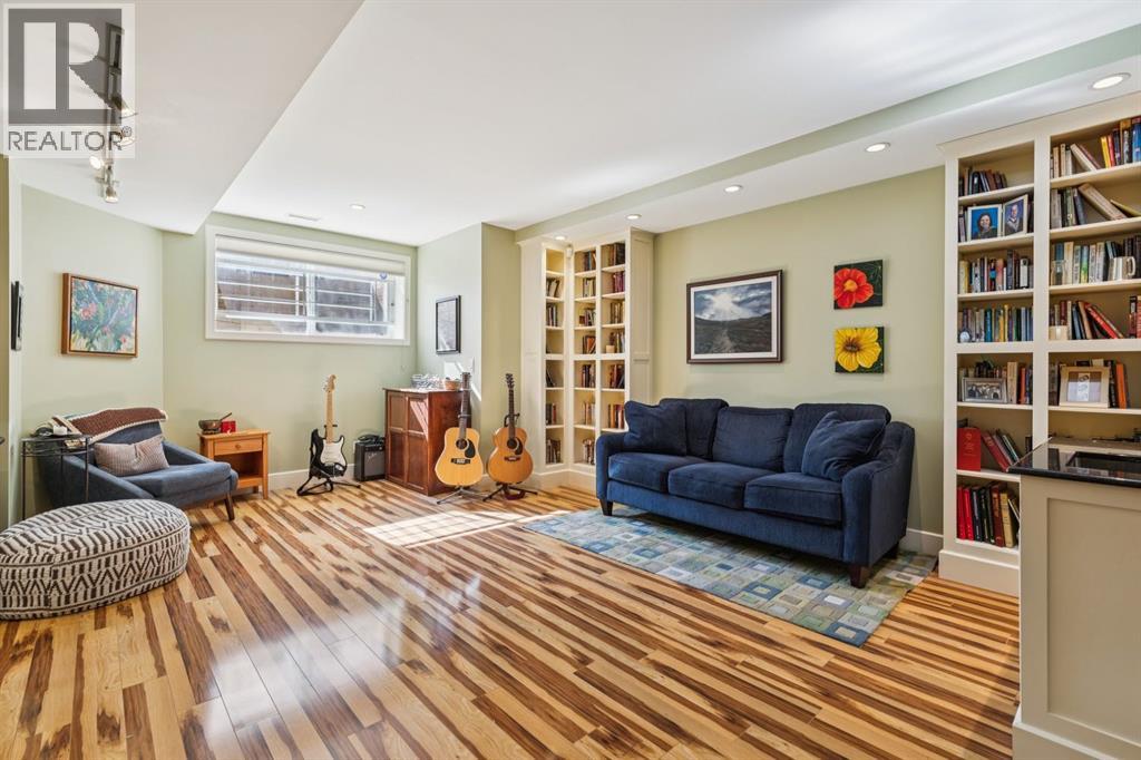 Single Family House for Sale in   Avenue NW West Hillhurst Calgary 