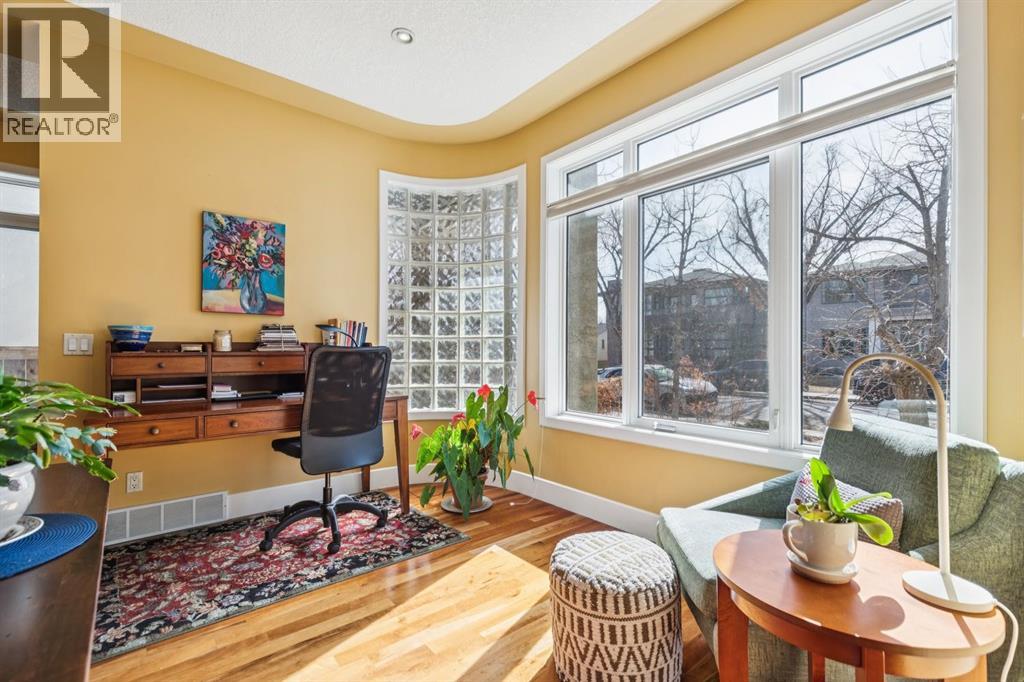 Single Family House for Sale in   Avenue NW West Hillhurst Calgary 