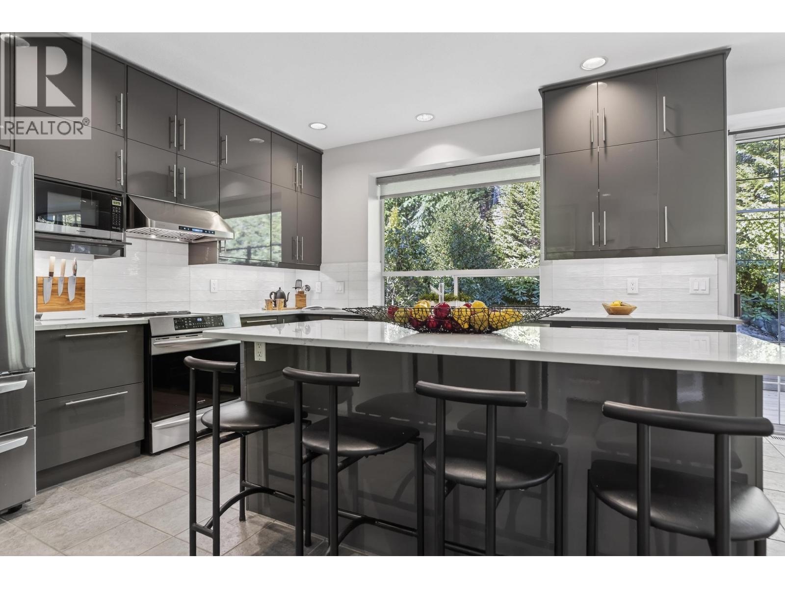 98 LINDEN COURT, Port Moody