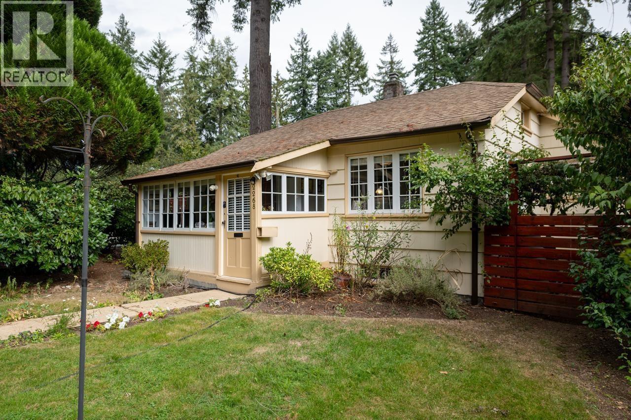 2268 EDGEMONT Boulevard - main photo