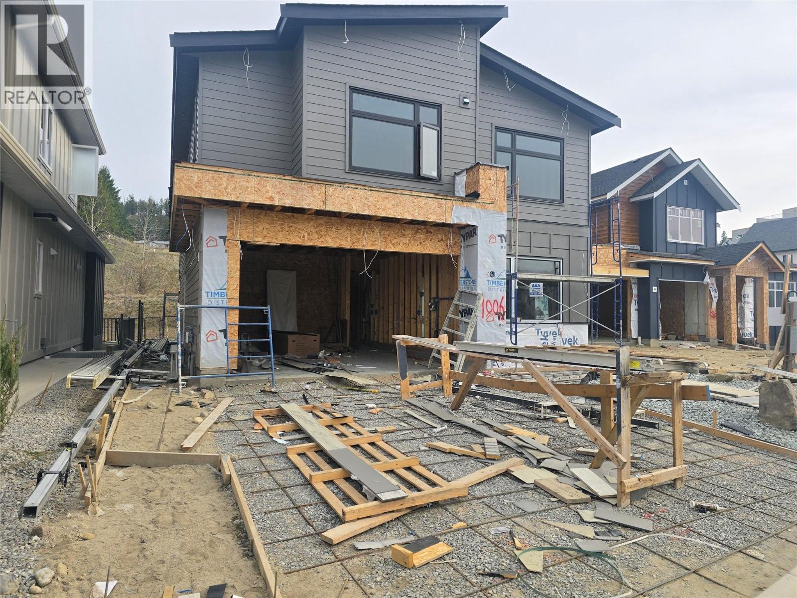 1016 Bull Crescent - 2