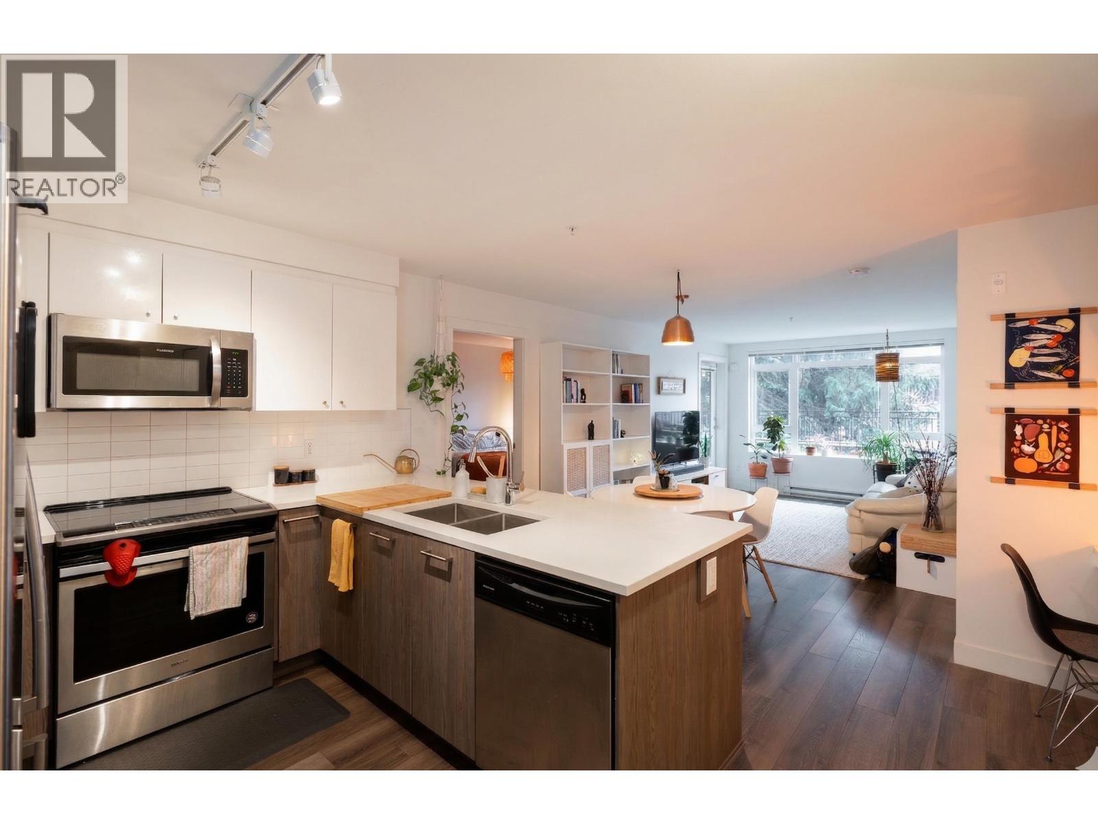 215 2525 CLARKE STREET, Port Moody