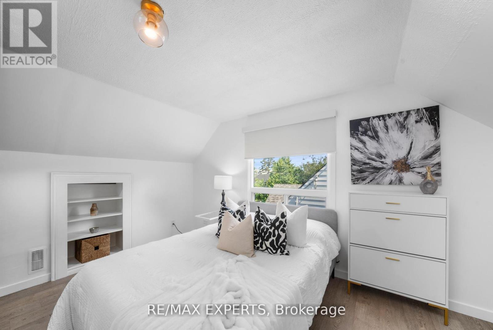 6 MCCALLUM COURT - 30