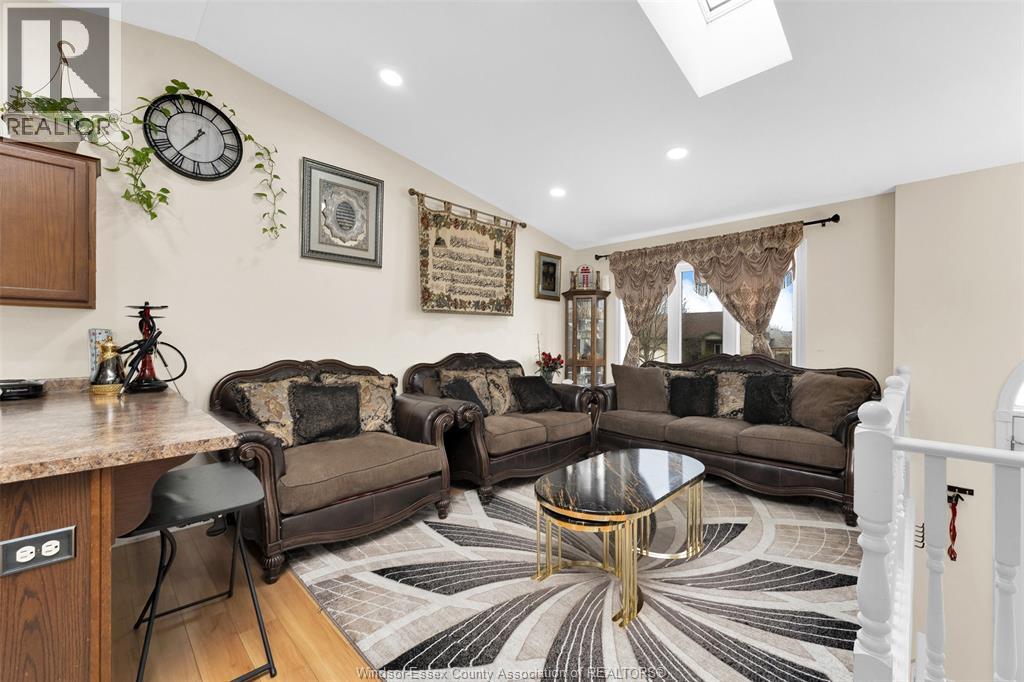 796 RICHMOND STREET - 12