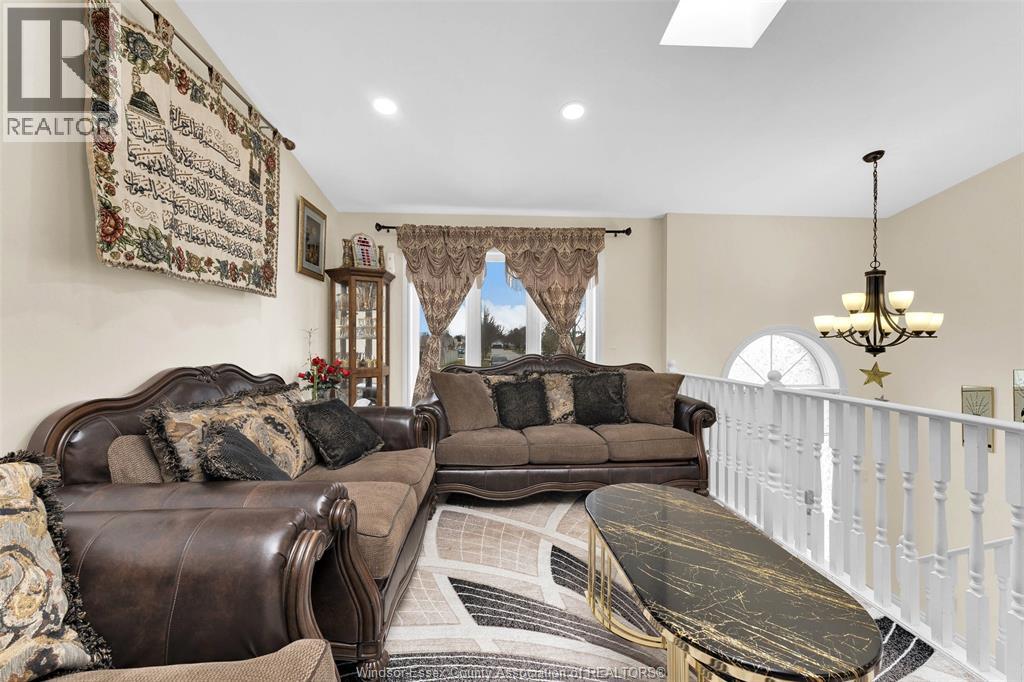 796 RICHMOND STREET - 13