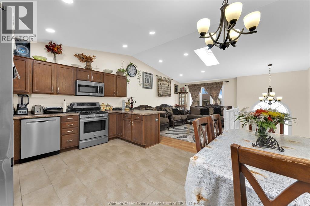 796 RICHMOND STREET - 17