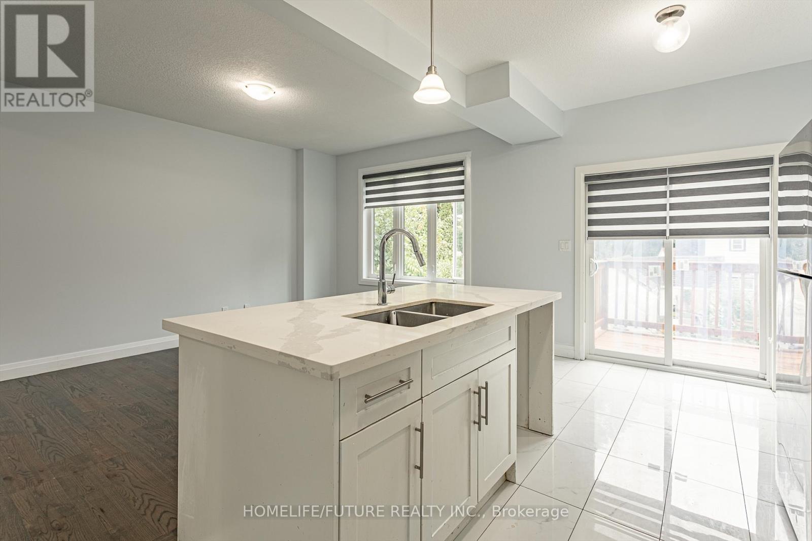 124 KING STREET E - 10
