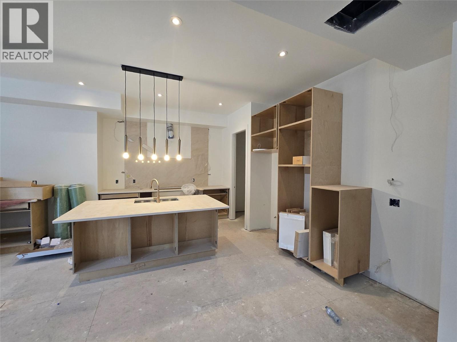  996 Bull Crescent, Kelowna