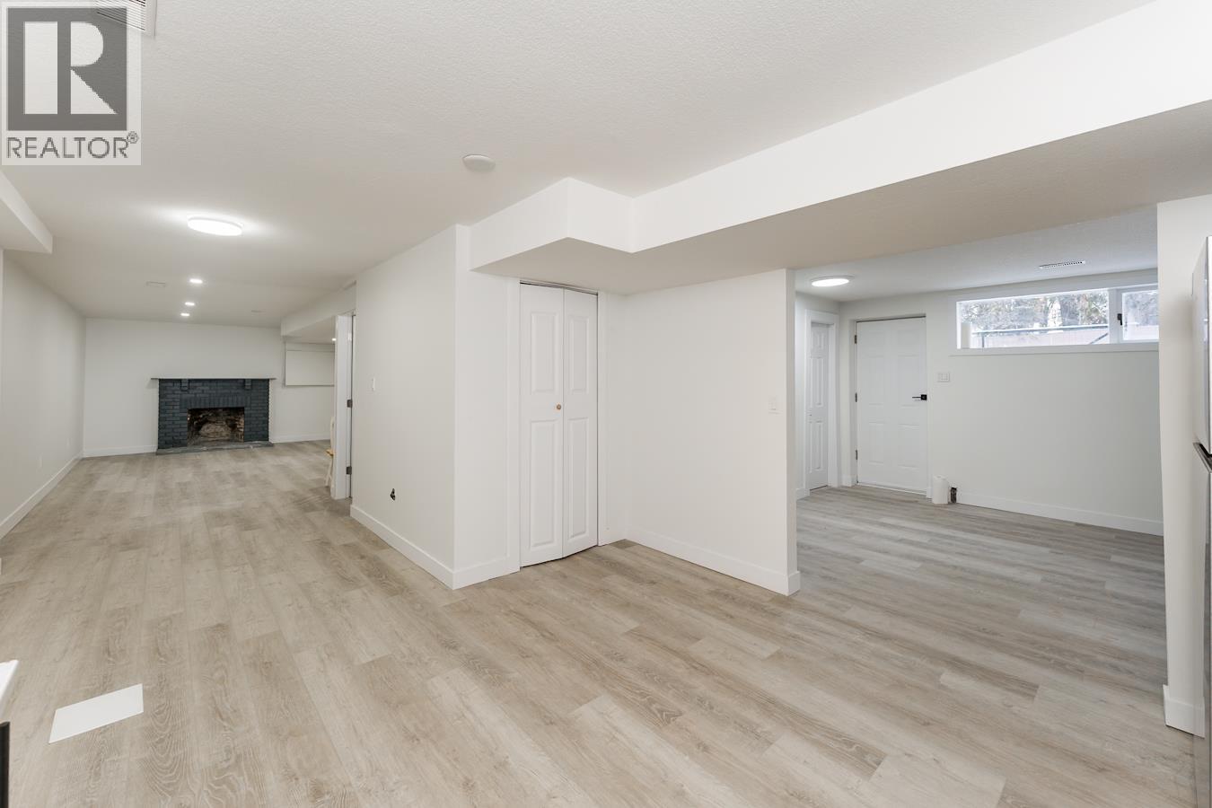 7790 QUEENS CRESCENT - 35