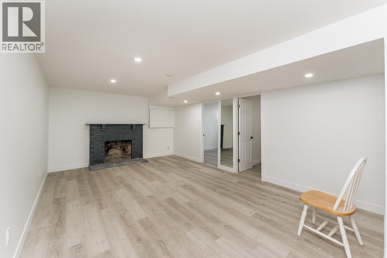 7790 QUEENS CRESCENT - 28