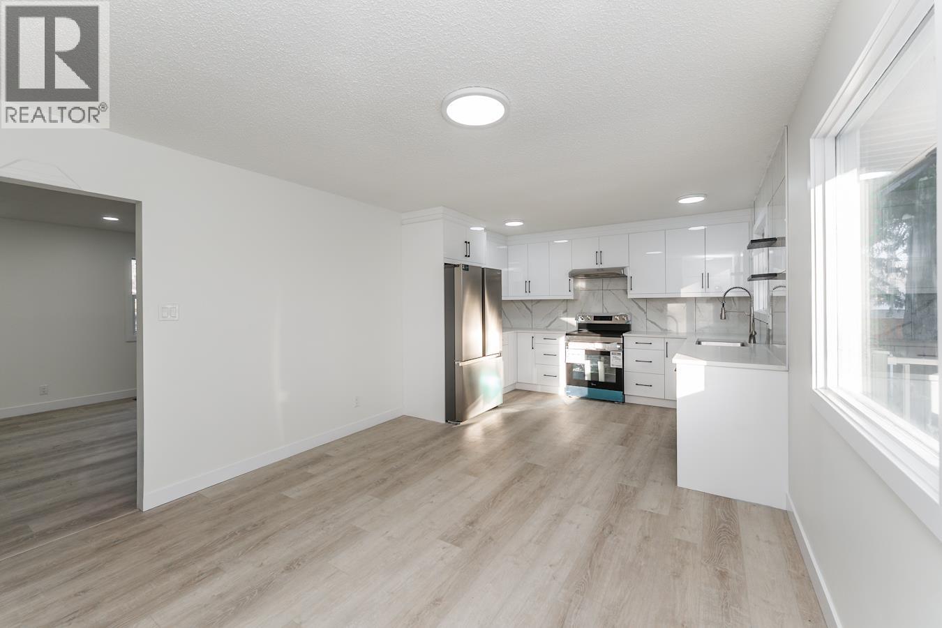 7790 QUEENS CRESCENT - 5