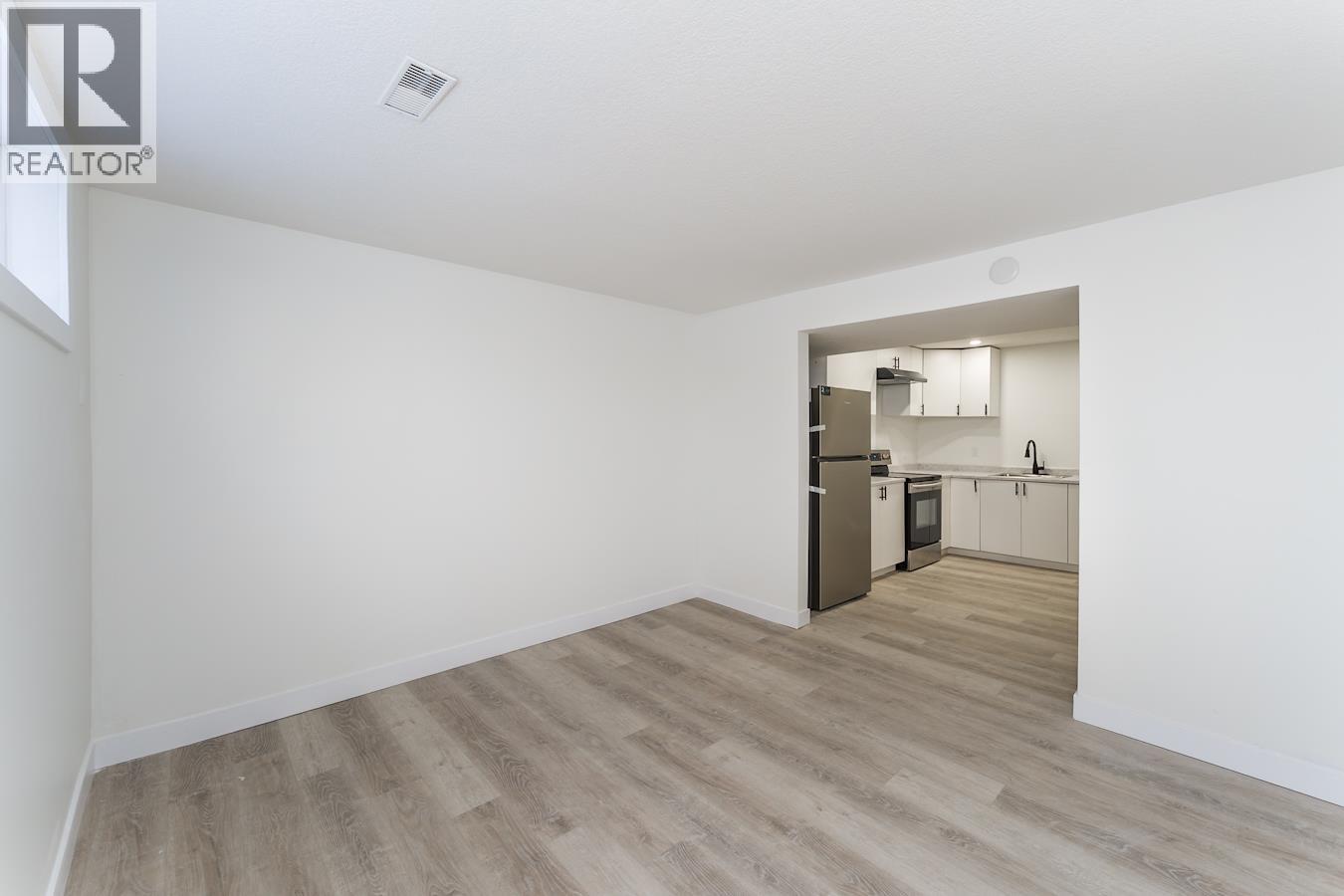 7790 QUEENS CRESCENT - 33