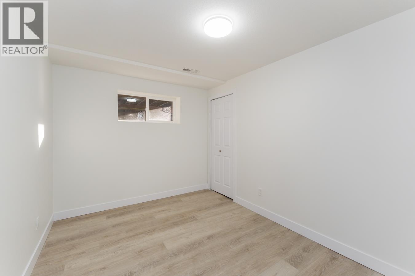 7790 QUEENS CRESCENT - 24