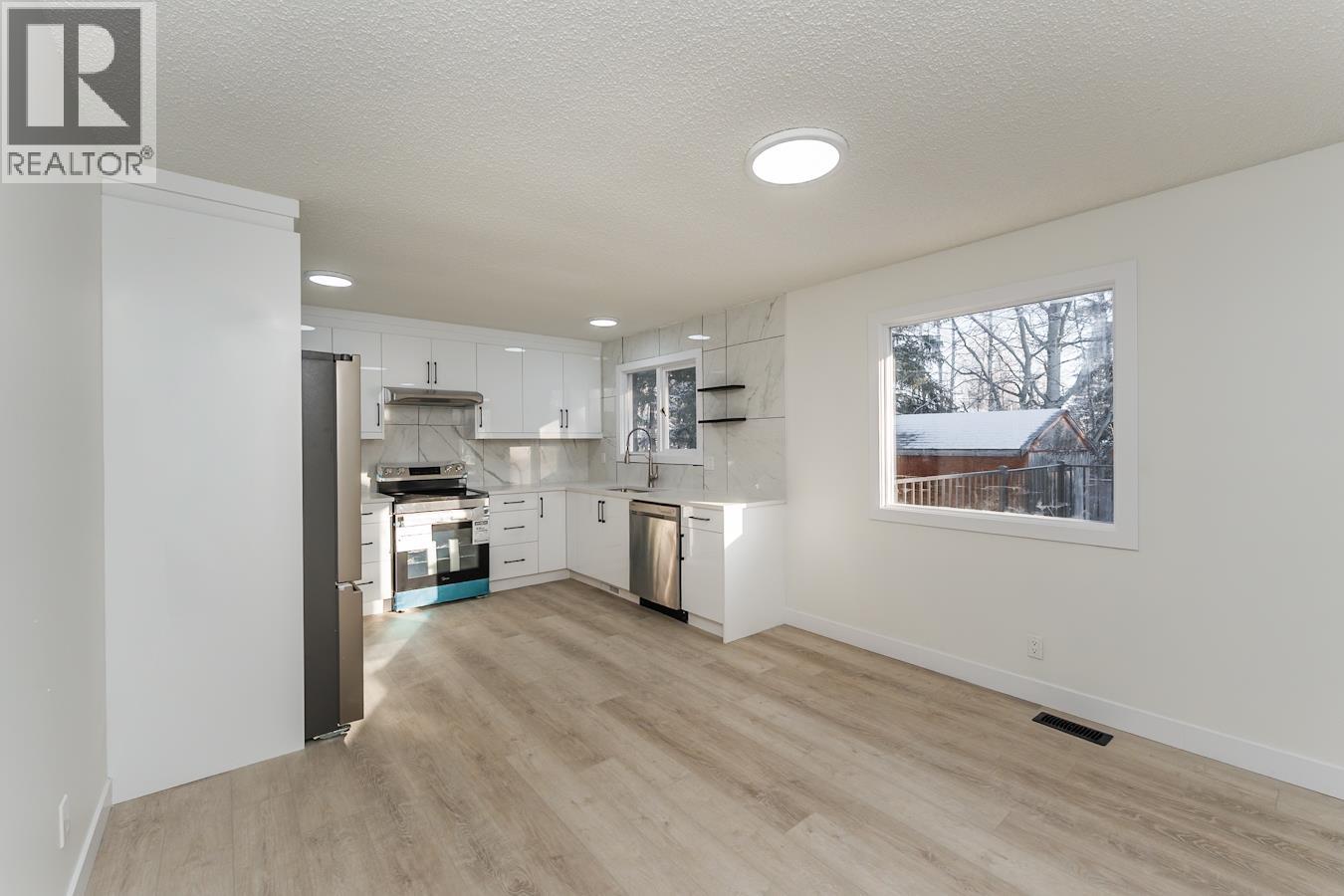 7790 QUEENS CRESCENT - 10