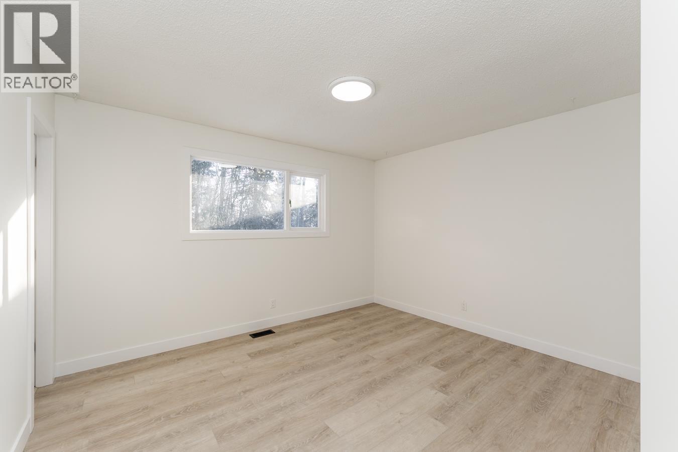 7790 QUEENS CRESCENT - 14