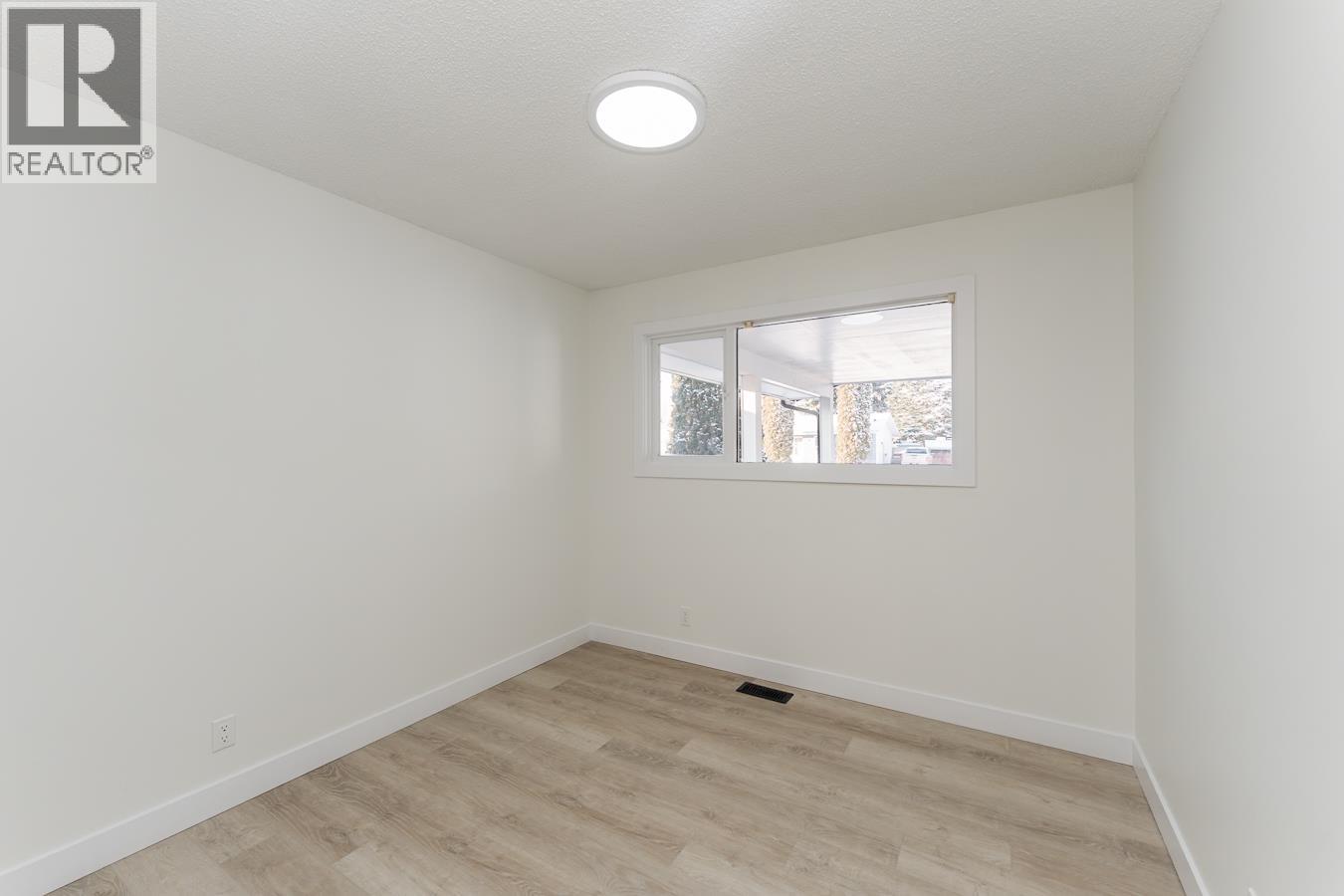 7790 QUEENS CRESCENT - 18