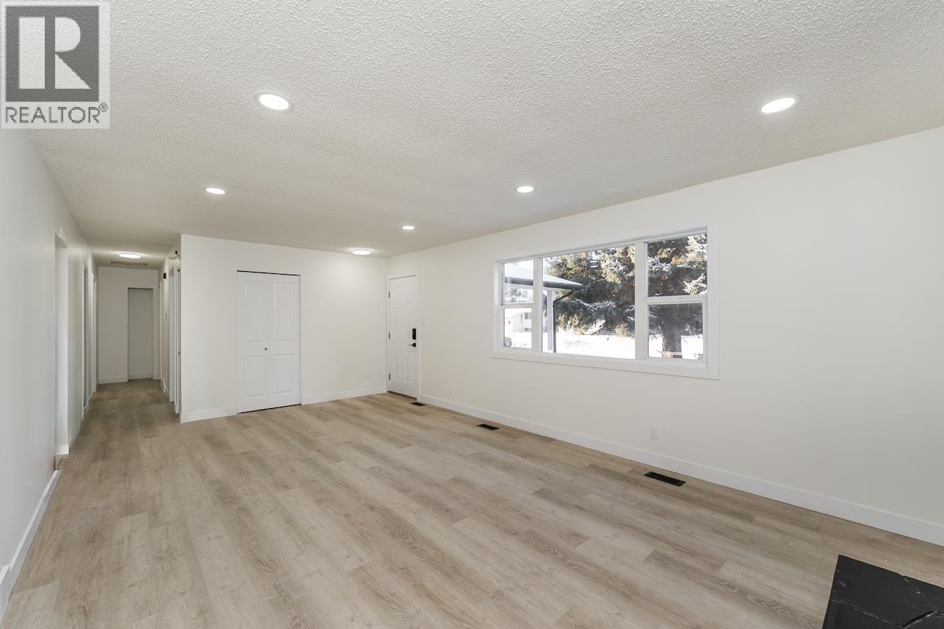 7790 QUEENS CRESCENT - 22