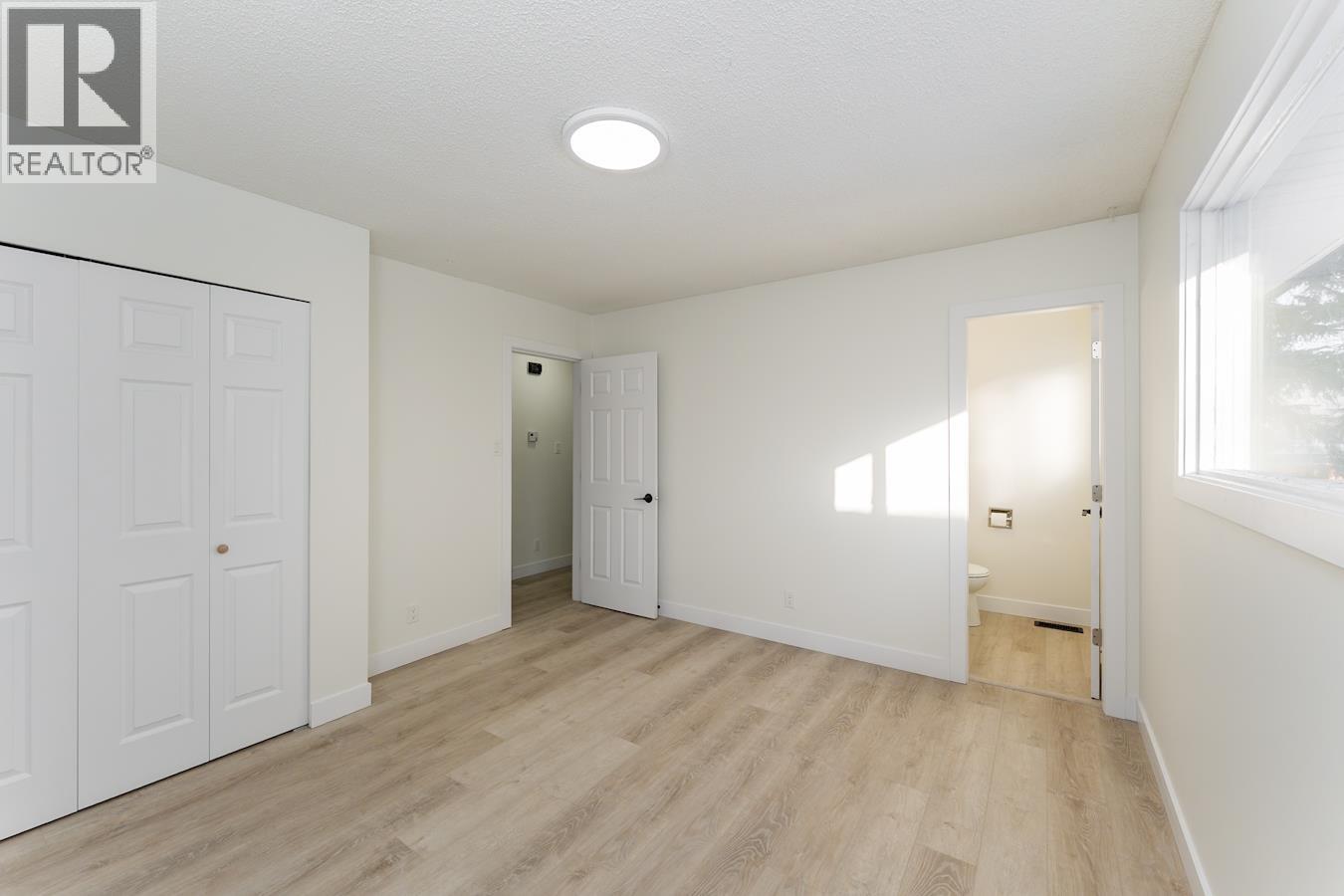 7790 QUEENS CRESCENT - 16