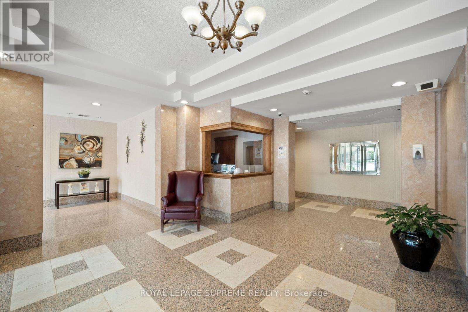 #914 55 ELM DRIVE W - 4