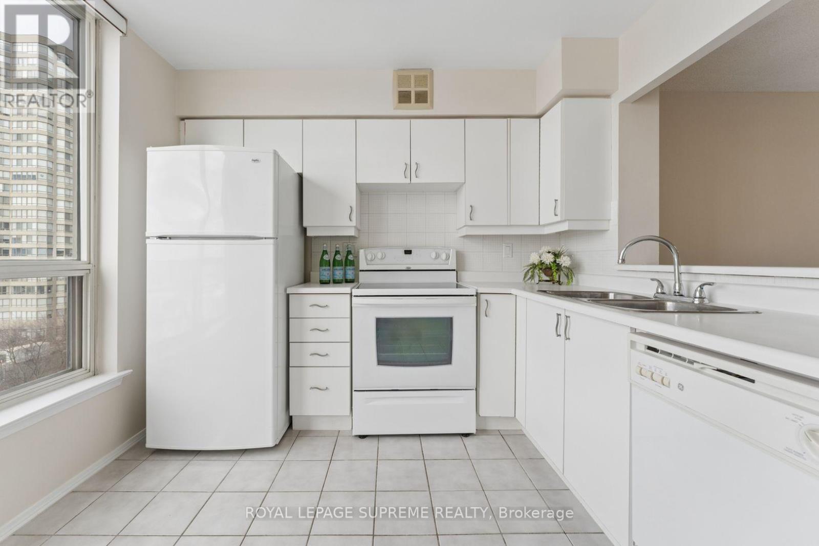 #914 55 ELM DRIVE W - 8