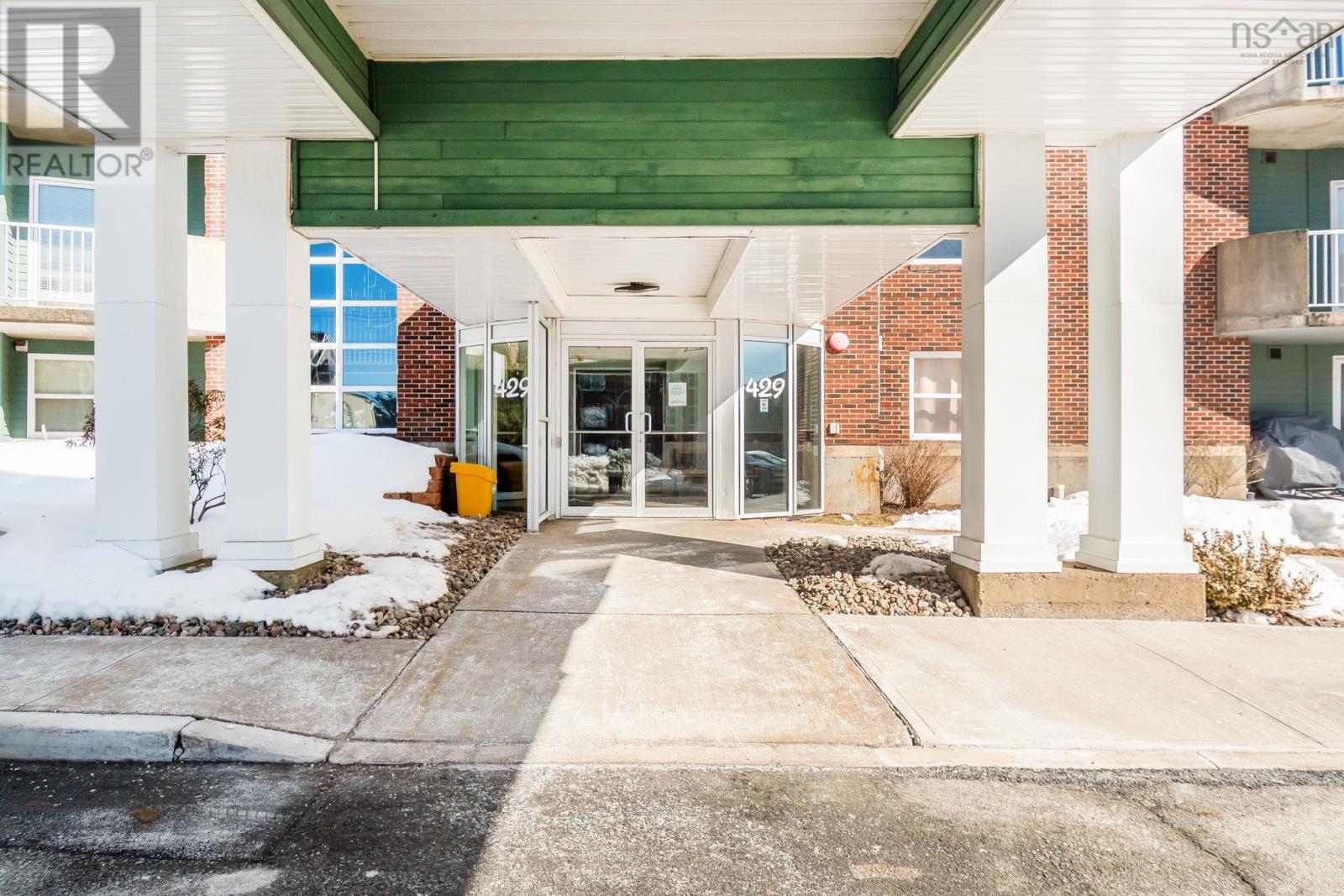 Property 23 of 34 of 405 429 Parkland Drive