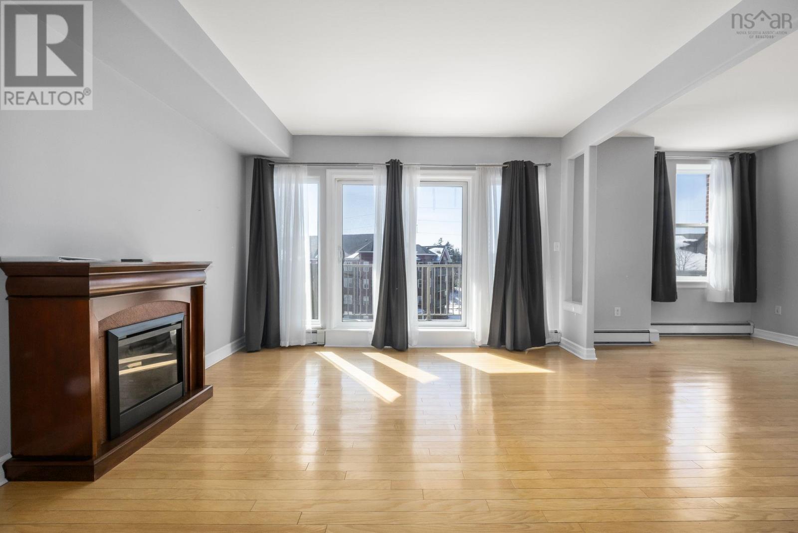 Property 4 of 34 of 405 429 Parkland Drive