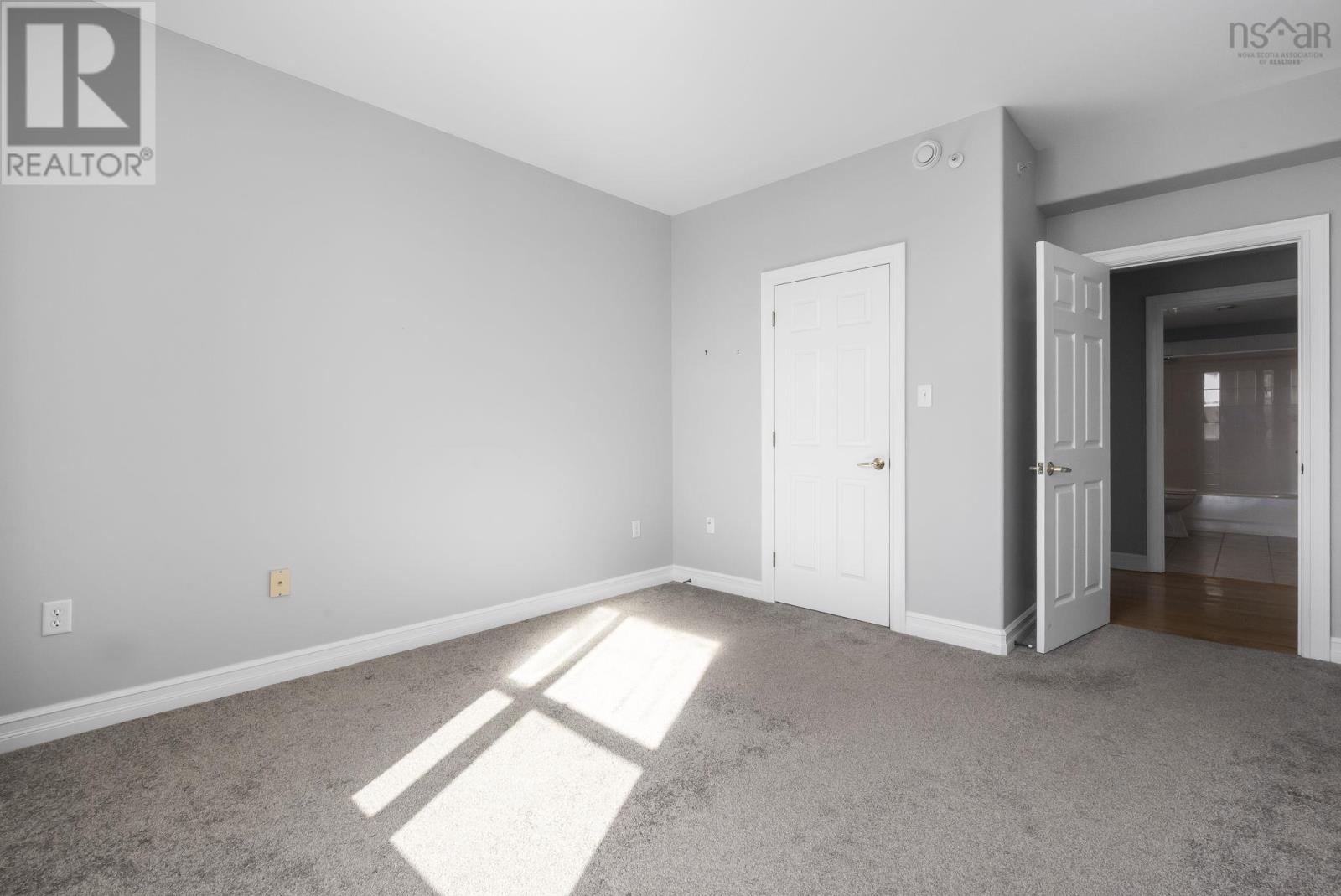 Property 10 of 34 of 405 429 Parkland Drive