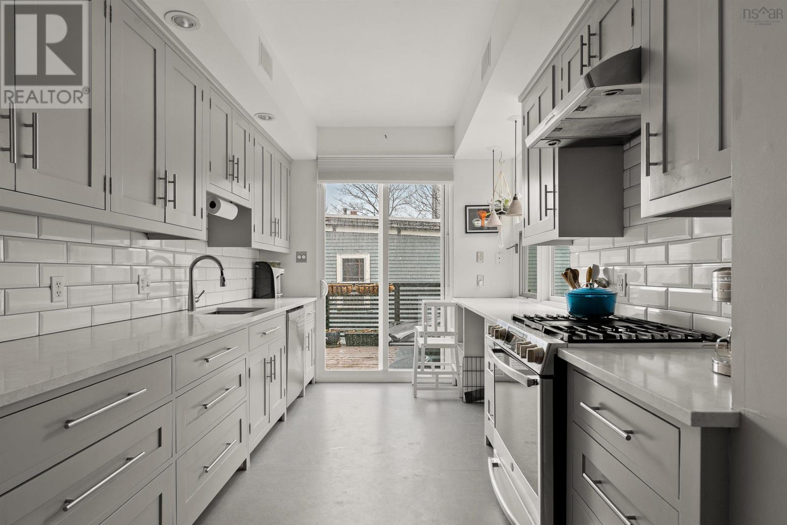 Property 21 of 49 of 1154 - 1156 Queen Street