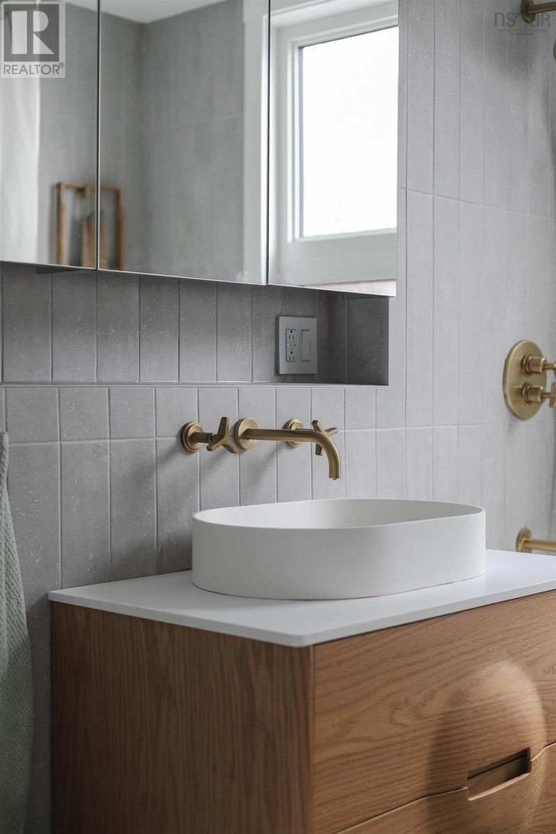 Property 27 of 49 of 1154 - 1156 Queen Street