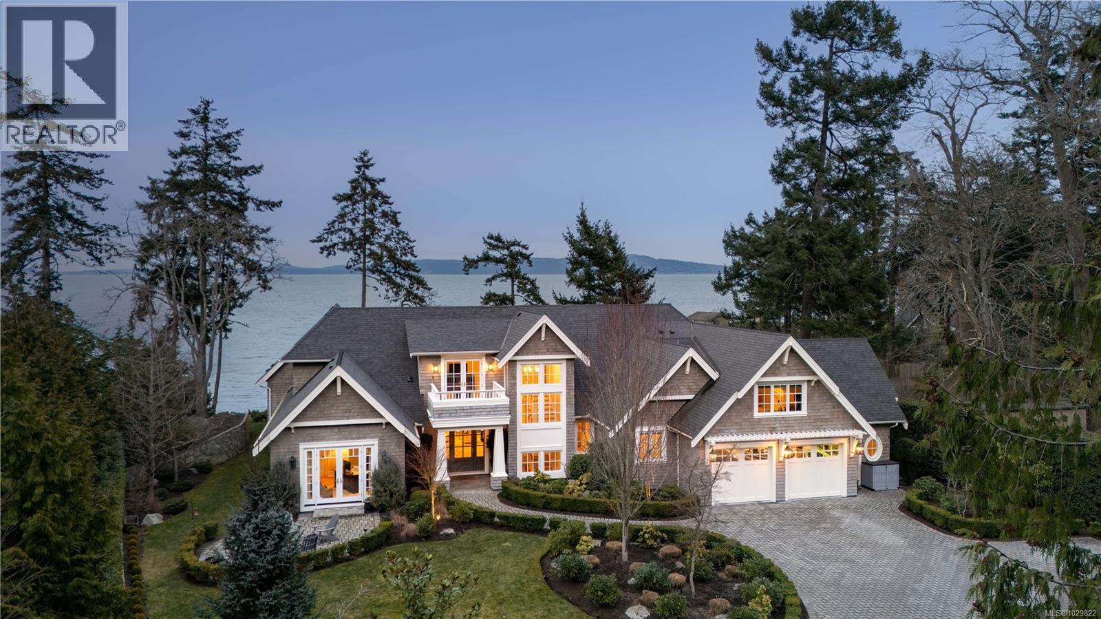  2616 Queenswood Lane, Saanich